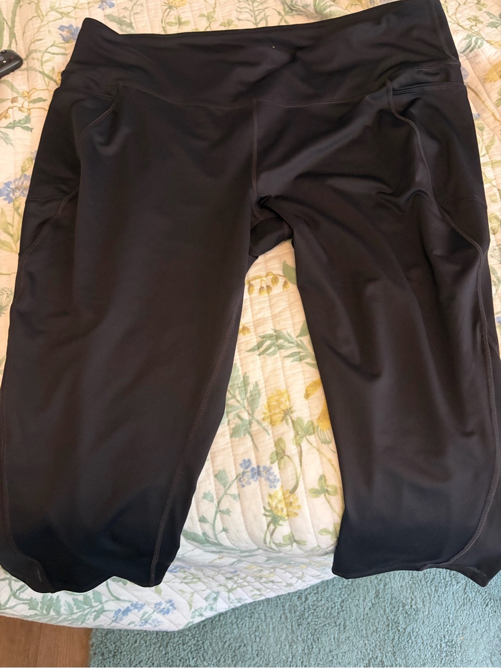 Tek Gear Black Capri Active Leggings with Side Pockets